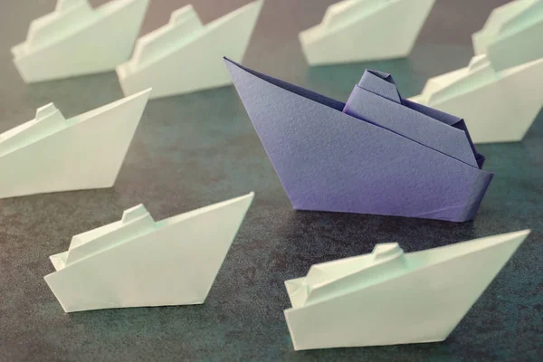 Origami Kapal Kertas Kepemimpinan Konsep Bisnis — Stok Foto
