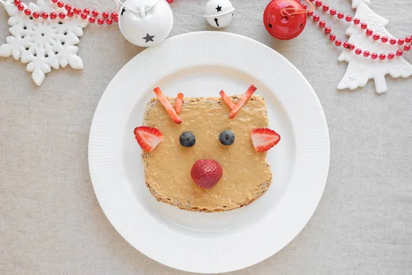 Noel reindeer fıstık ezmeli tost Kahvaltı, Gıda Sanat çocuklar için eğlenceli.