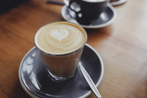 Sklo Dvou Šálků Kávy Latte — Stock fotografie