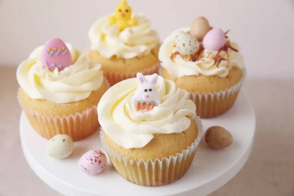 Házi Húsvéti Tojás Cupcakes Rusztikus Háttér — Stock Fotó