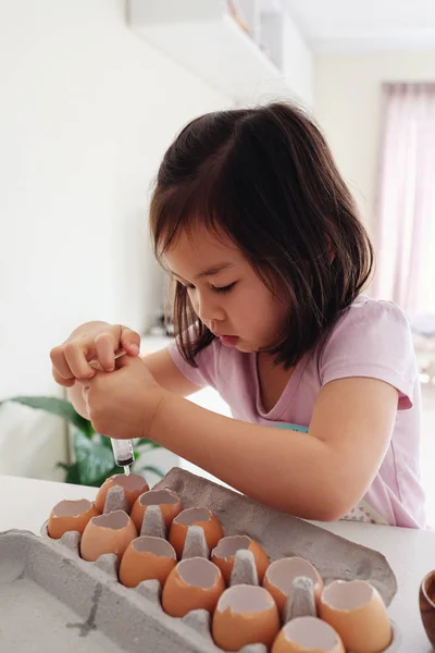 Mixed Asian Girl Watering Plants Eggshells Eco Gardening Montessori Education — Stock Photo, Image