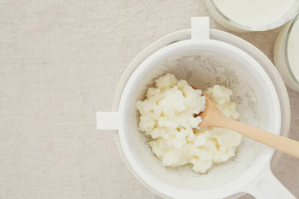 Grani Kefir Latte Probiotico Biologico Funghi Tibetani Setaccio Plastica Latte — Foto Stock