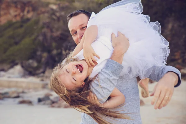 Père Fille Amusent Sur Plage Tonifiant — Photo