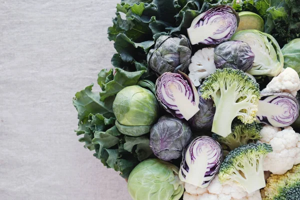Cruciferous vegetables, cauliflower,broccoli, Brussels sprouts, kale in wooden bowl, reducing estrogen dominance, ketogenic diet — Stock Image Cruciferous Vegetables Cauliflower Broccoli Brussels Sprouts Kale Wooden Bowl Reducing Stock Picture