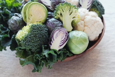 turpgillerden sebze, karnabahar, brokoli, Brüksel lahanası, östrojen egemenlik, ketogenic diyet azaltarak kale ahşap kase,