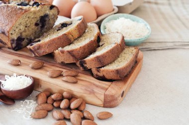Sağlıklı badem, Hindistan cevizi yağı pasta, ücretsiz gluten.