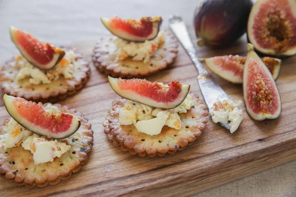 Cracker Canapes Fresh Fig Cream Cheese Selective Focus — Stok Foto