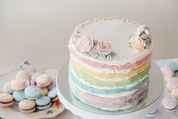 Fatto Casa Pastello Colorato Stratificato Torta Compleanno Amaretti — Foto Stock