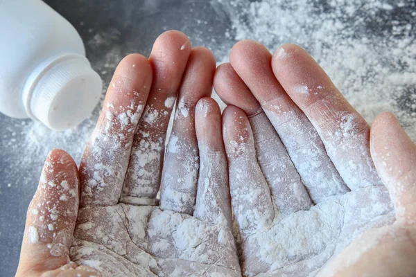 Talcum Powder Two Hands — Stock Photo, Image