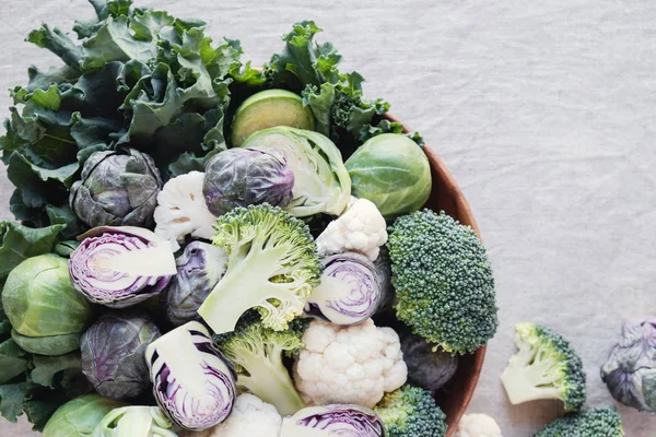 Cruciferous Vegetables Cauliflower Broccoli Brussels Sprouts Kale Wooden Bowl Reducing — Stock Photo, Image