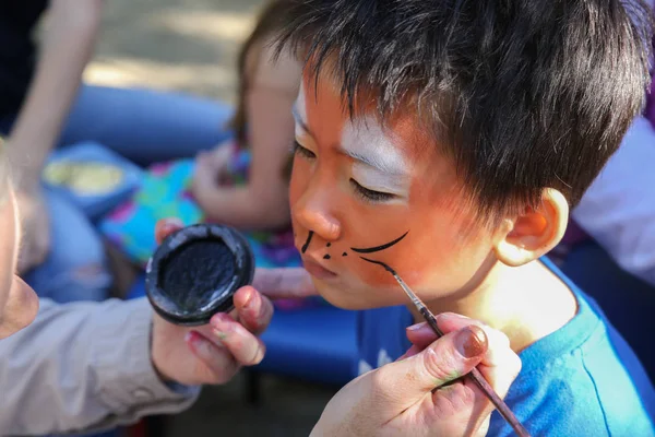 Young Boy Getting Face Painted Tiger — Stock Photo, Image
