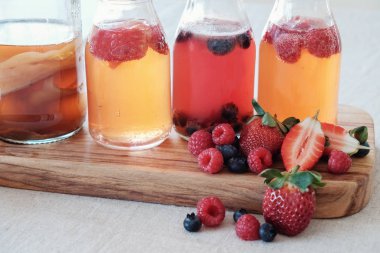 Kombucha ikinci fermente meyve çayı, probiyotik gıda kavramı 