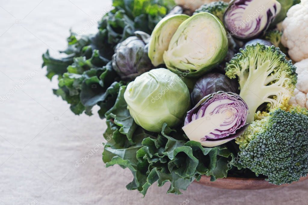 cruciferous vegetables in wooden bowl, reducing estrogen dominance and ketogenic diet concept 