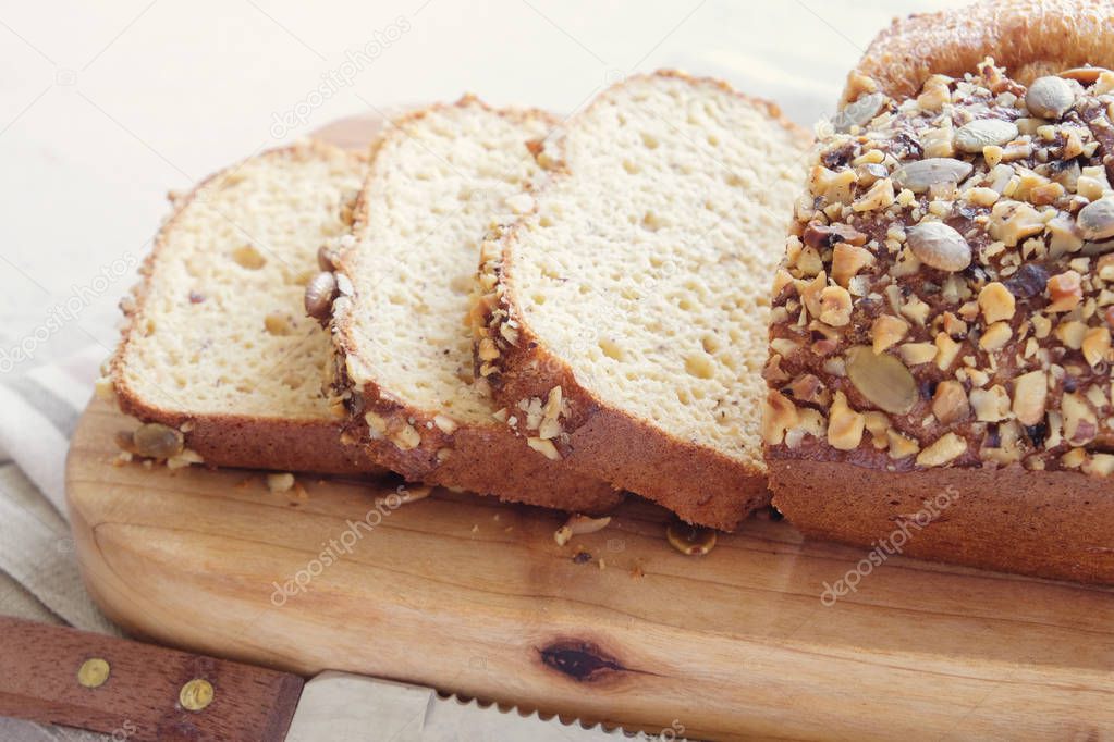 healthy almond bread, Keto, ketogenic diet 