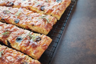 Düşük carb keto badem peynir ekmek