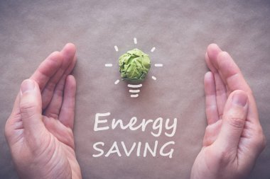 Yeşil kağıt ampul, eko enerji tasarrufu kavramı