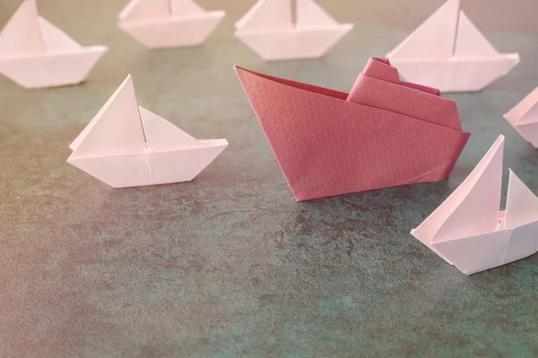 Оригами Бумажные Корабли Концепция Лидерства — стоковое фото