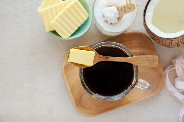 Kopi Antipeluru Dicampur Dengan Rumput Organik Makan Mentega Dan Minyak — Stok Foto