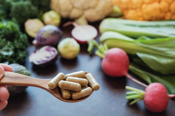十字花科蔬菜胶囊 健康膳食补充剂 — 图库照片