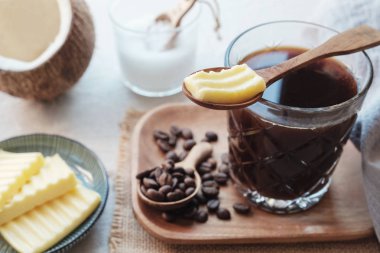 kurşun geçirmez kahve organik çim beslenen tereyağı ve Mct Hindistan cevizi yağı, ketogenic gıda ile harmanlanmış