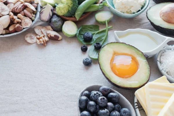 Dieta cetogénica, baja en carbohidratos, alta en grasas, alimentos saludables — Foto de Stock