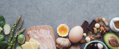 Keto, ketogenik diyet, düşük karbonhidrat, sağlıklı yiyecekler.