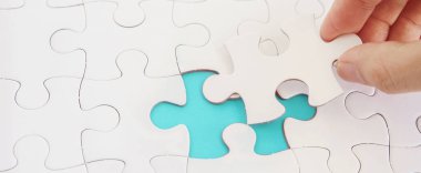 Yapboz parçaları ile Eller, İş stratejisi planlama, Alz