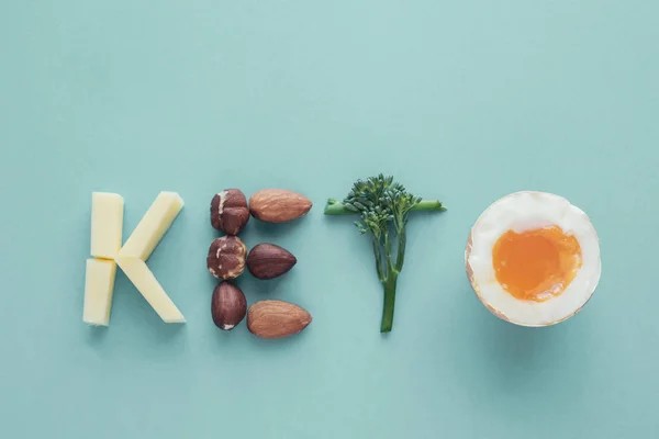 ケト原性ダイエット、低炭水化物、健康食品から作られたケト語 — ストック写真