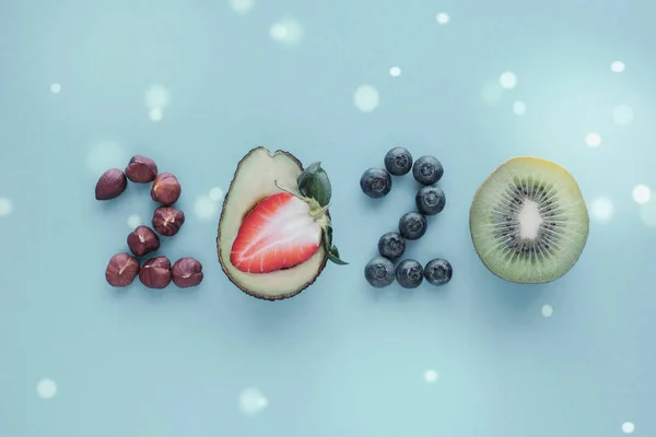 2020 gemaakt van gezond voedsel op pastel blauwe achtergrond, Healhty N — Stockfoto