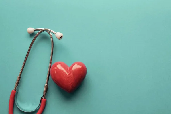 Red heart with stethoscope, heart health,  health insurance conc — Stock Photo, Image