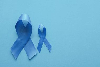 Mavi arkaplanda açık mavi kurdeleler, Prostat Kanseri Bilinci