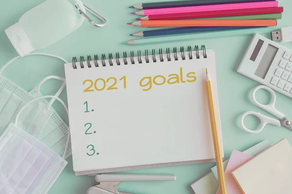 2021 New Year Resolution Goal List Notepad Stationery Supplies Medical — стоковое фото