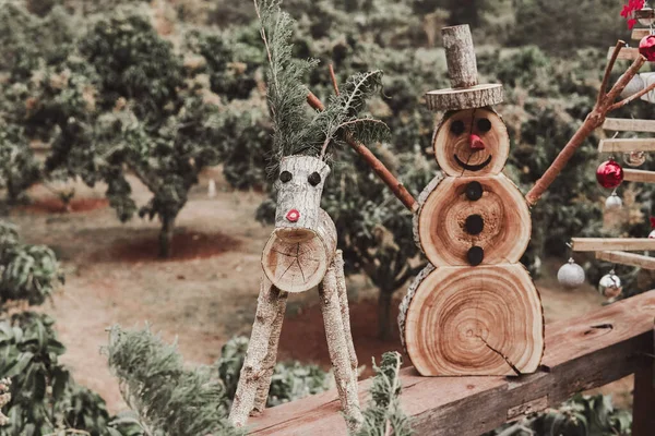 Rustieke Eco Herbruikbare Houten Kerstdecor Rendieren Sneeuwpop Kerstboom Duurzaam Feestelijk — Stockfoto