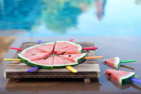 Wassermelone Scheibe Auf Holz Hintergrund — Stockfoto