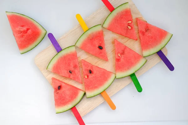 Wassermelone Scheibe Auf Weißem Hintergrund — Stockfoto