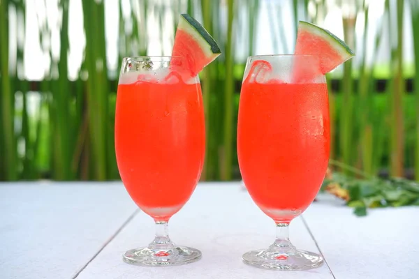 Variedade Coquetéis Sazonais Fundo Mesa Madeira Bebidas Frescas Com Suco — Fotografia de Stock