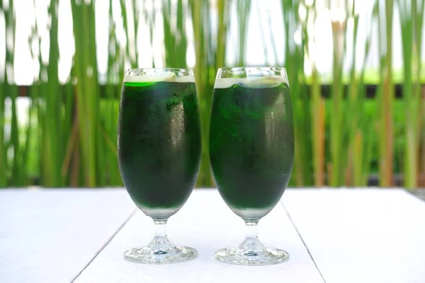 Variedade Coquetéis Sazonais Fundo Mesa Madeira Bebidas Frescas Com Suco — Fotografia de Stock