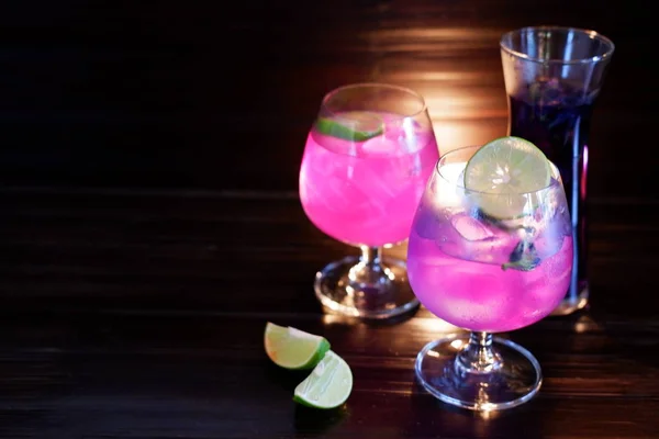 Cocktailglas Och Sommardrycker Bakgrund — Stockfoto