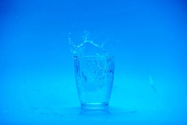 Cool Drinks Water Splash White Background — Stock Photo, Image