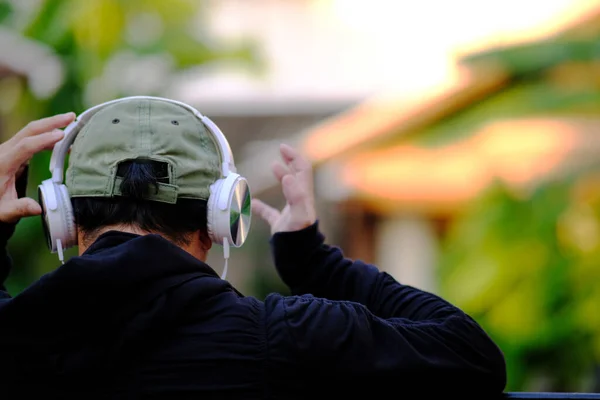 Homem Com Fones Ouvido Rua — Fotografia de Stock