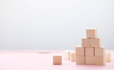 İş simgesi ve ahşap kalıplı arka plan için ahşap küp, iş fikri kavramı