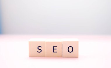 İş simgesi ve ahşap kalıplı arka plan için ahşap küp, iş fikri kavramı