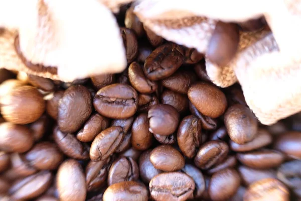 Cerrar Los Granos Café Macro Granos Café Sobre Fondo Mesa — Foto de Stock