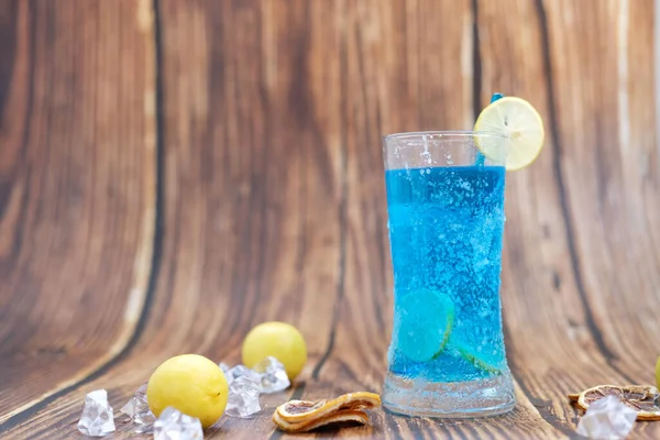 Afwisseling Koele Drankjes Cocktail Houten Tafel Achtergrond Ruimte — Stockfoto
