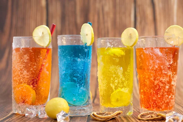 Verão Bebida Fruta Soco Mocktail Mesa Madeira Fundo Bokeh — Fotografia de Stock