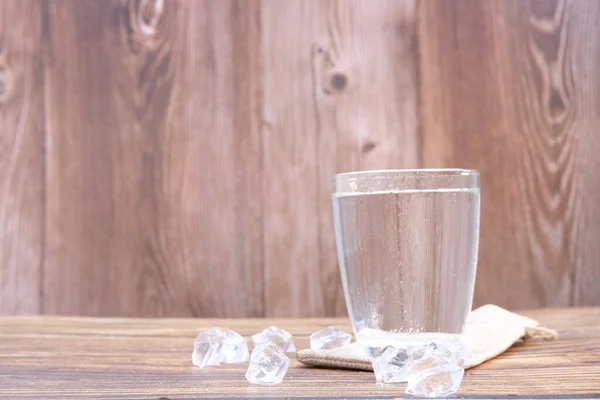 Bicchieri Acqua Sul Tavolo Sfondo Spazio Testo — Foto Stock