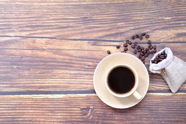 Koffiekop Koffiebonen Oude Houten Tafel Achtergrond — Stockfoto