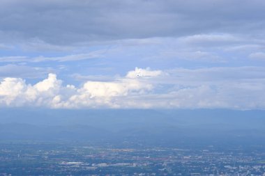Güzel bulutlu gökyüzü manzarası 