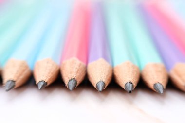 Kalem arkaplanı kapat. Okul eşyası ve ofis malzemeleri.