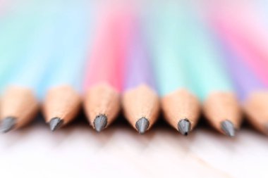 Kalem arkaplanı kapat. Okul eşyası ve ofis malzemeleri.